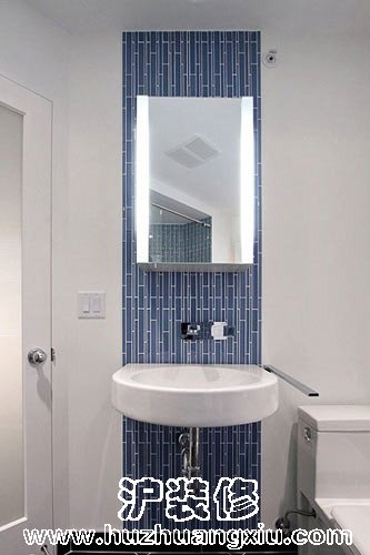 小户型浴室可用明亮的瓷砖